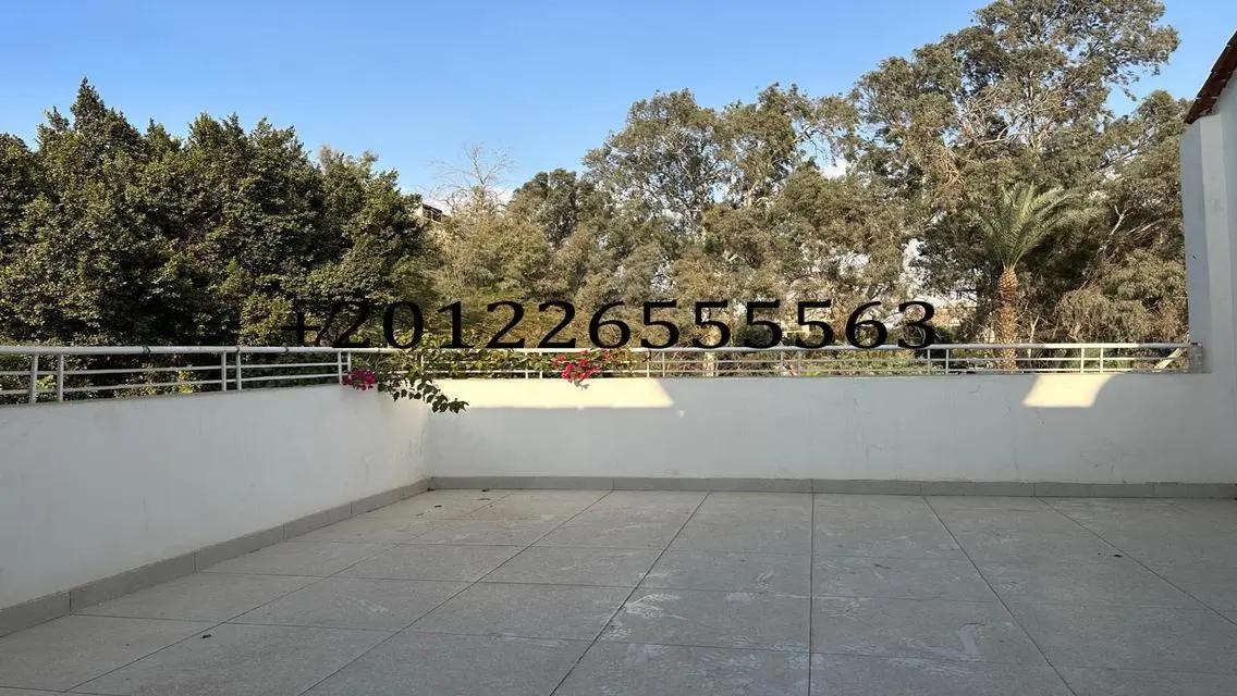 Luxury Apartment Overlooking Lakes and Main Landmark in Prime Location