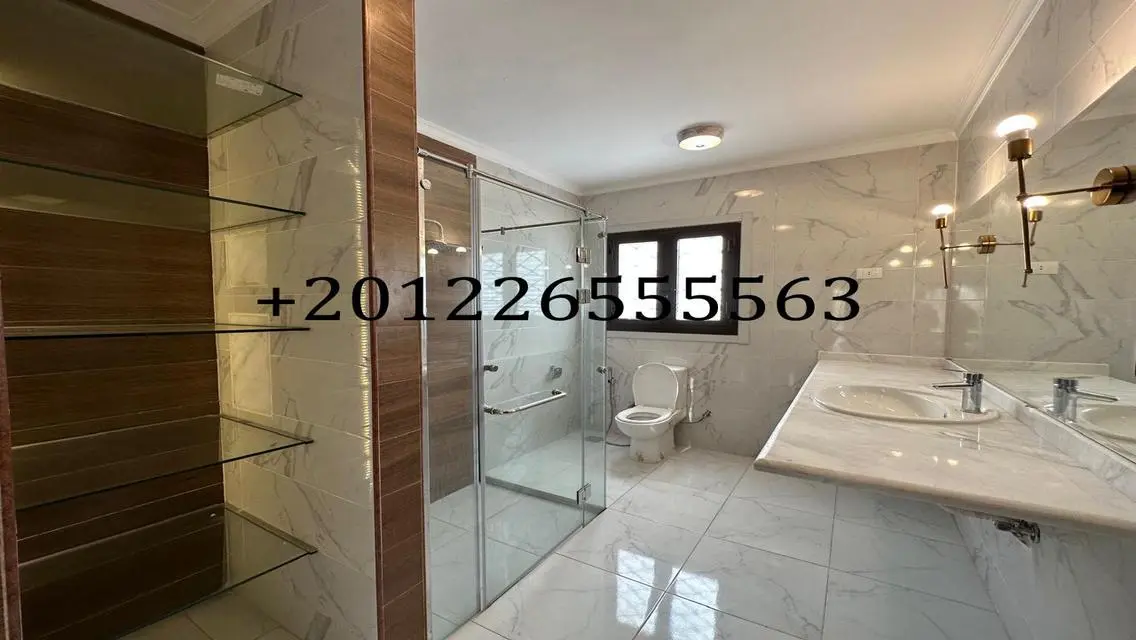 Luxury Apartment Overlooking Lakes and Main Landmark in Prime Location