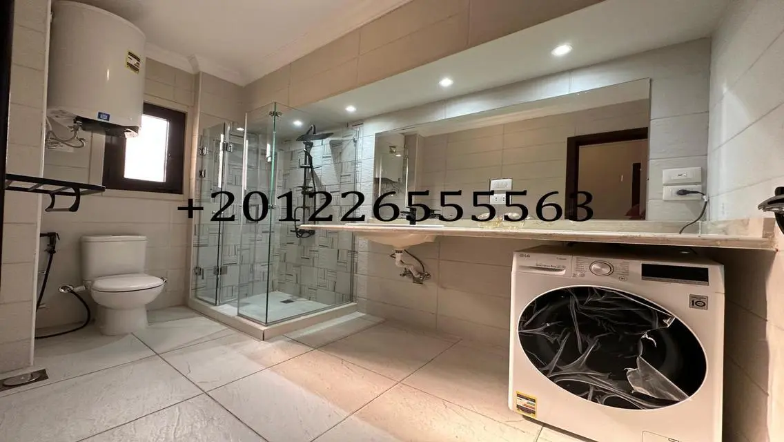 Luxury Apartment Overlooking Lakes and Main Landmark in Prime Location