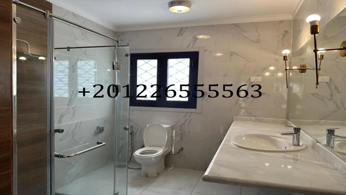 Luxury Apartment Overlooking Lakes and Main Landmark in Prime Location