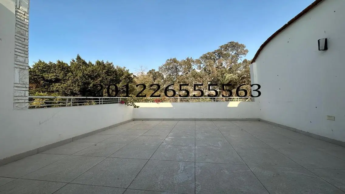 Luxury Apartment Overlooking Lakes and Main Landmark in Prime Location