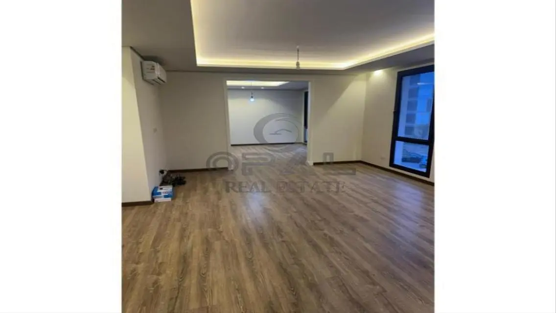 Penthouse (first residence) 4 rooms + nanny + roof