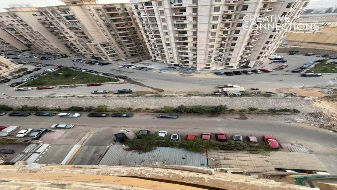 شقة لقطه للبيع بعمارات الشرطة اخر شارع الطيران