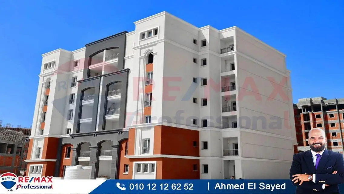 شقة مريحة للبيع مع شرفة في موقع متميز
