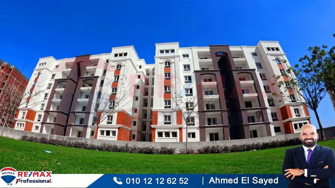 شقة مريحة للبيع مع شرفة في موقع متميز