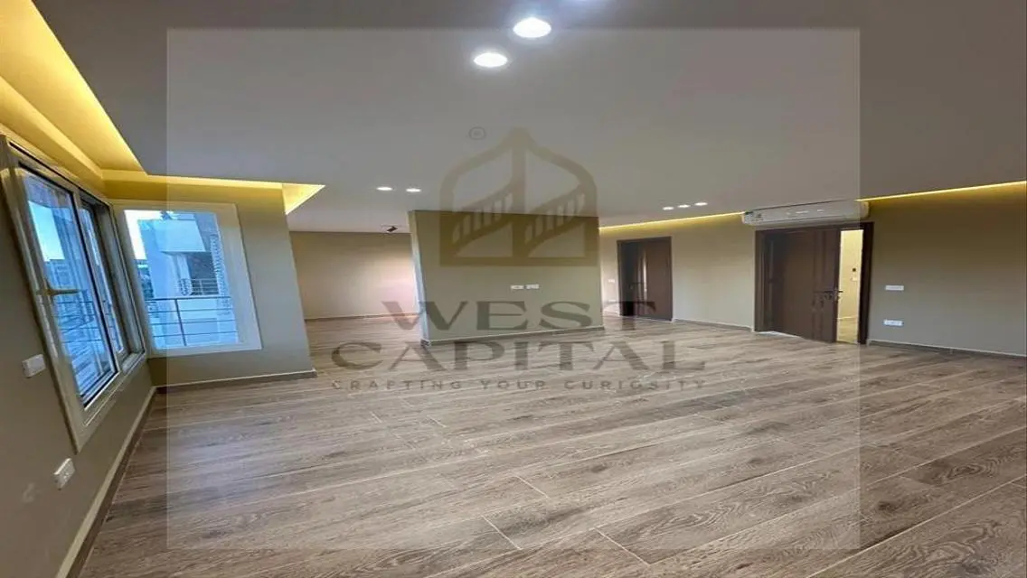 Middle town house super lux for sale at palm hills