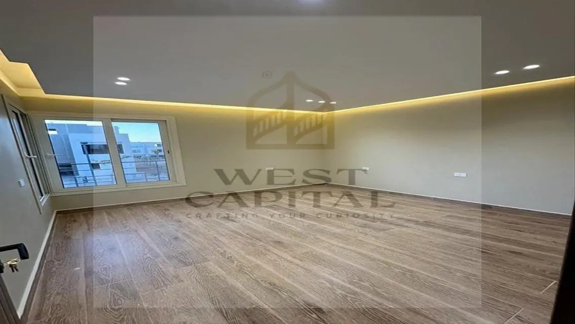 Middle town house super lux for sale at palm hills