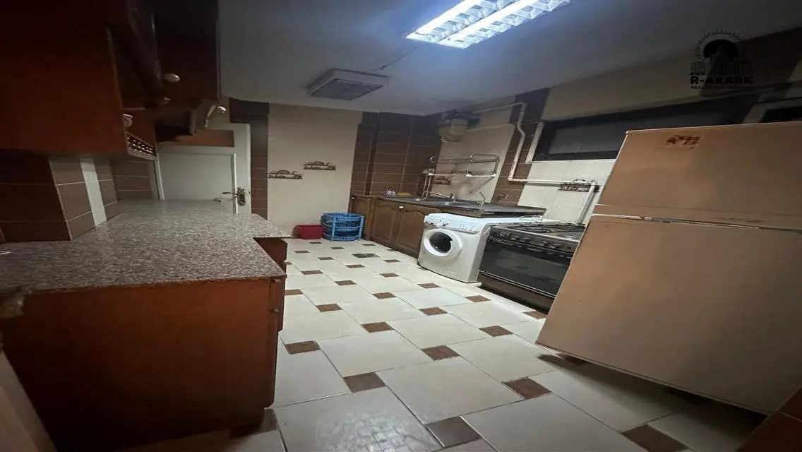 شقة فاخرة مع غرفة خادمة في قلب المدينة