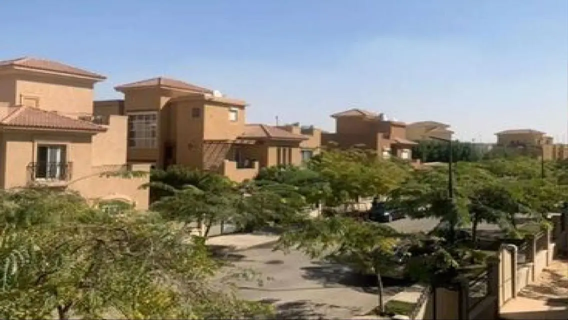 فيلا مستقلة للبيع بإطلالة رائعة في أكتوبر هيلز2