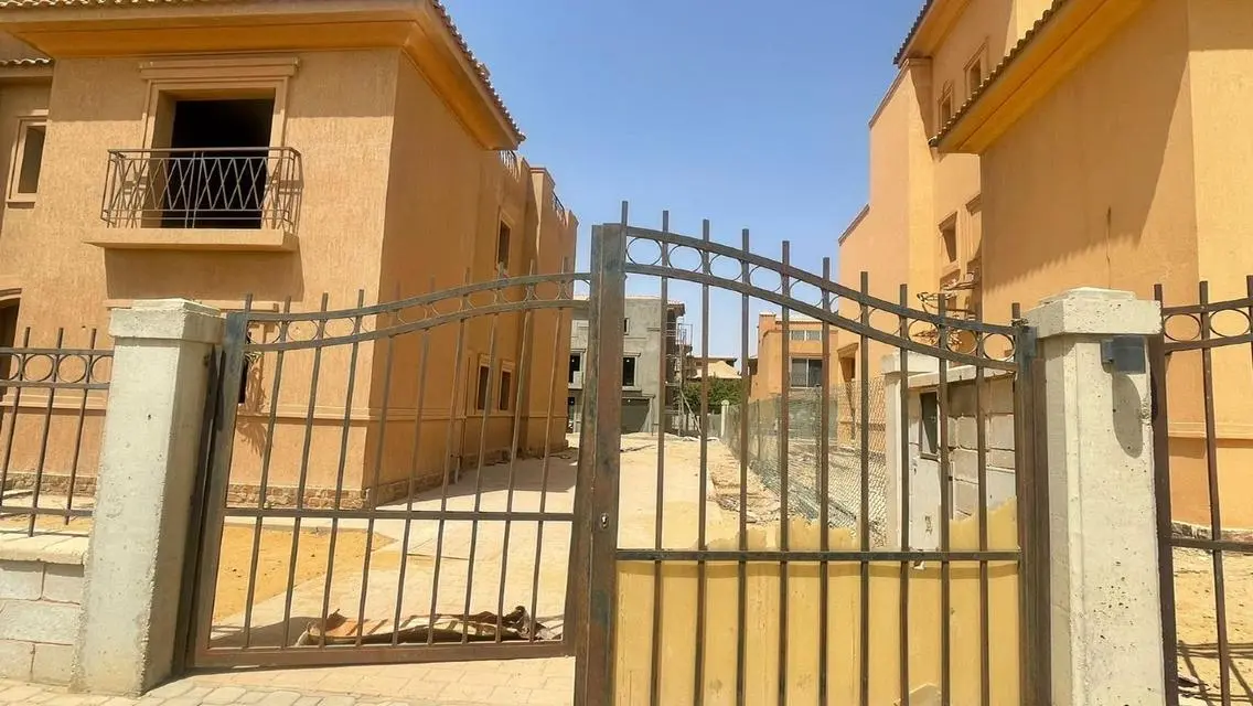 فيلا مستقلة للبيع بإطلالة رائعة في أكتوبر هيلز2