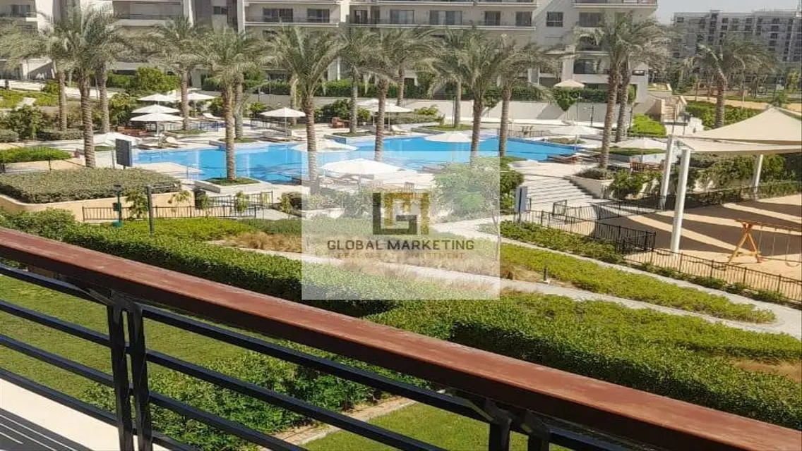 شقة للبيع بواجهة رائعة مطلة على البحيرات