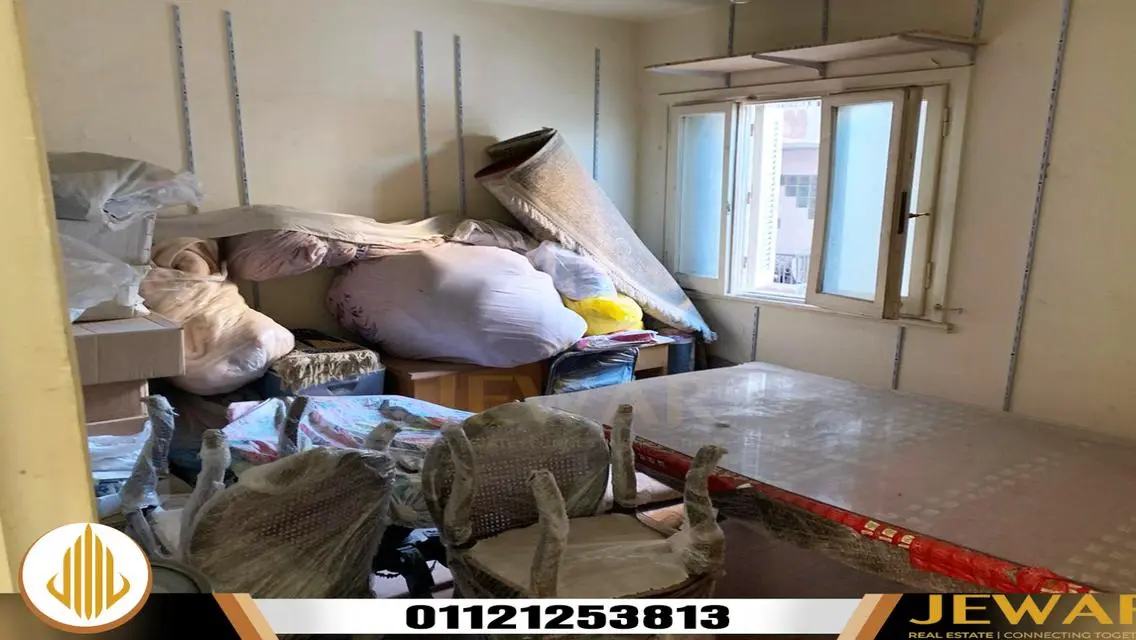 شقة مناسبة للبيع مع شرفة في قلب المدينة