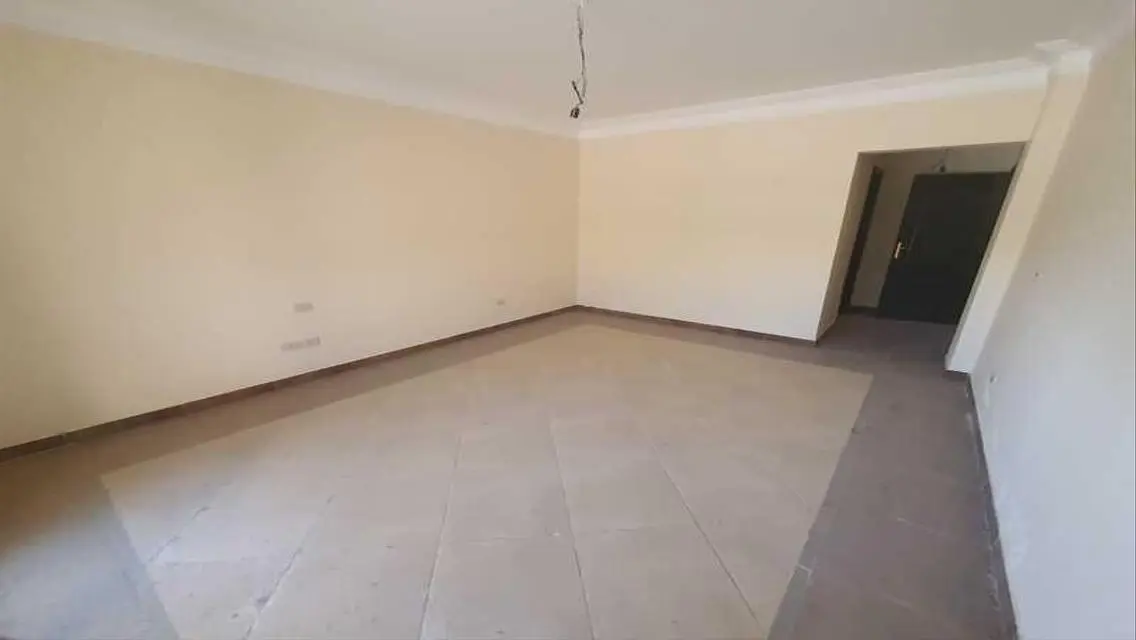 فيلا مميزه للبيع في لافيستا 4 العين السخنه