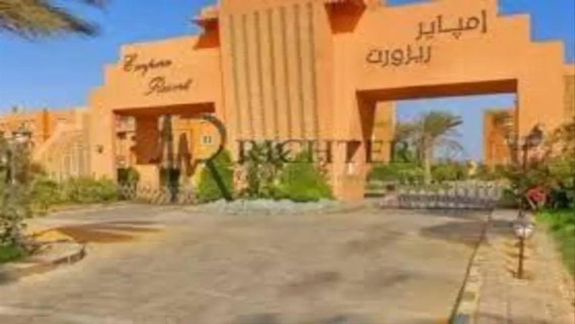 شاليه مميز للبيع فى قريه امباير السخنه بسعر مميز.