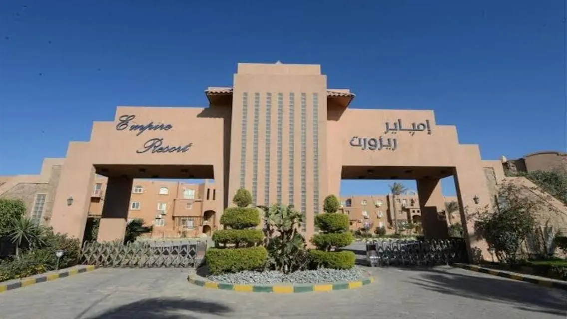 شاليه مميز للبيع فى قريه امباير السخنه بسعر مميز.