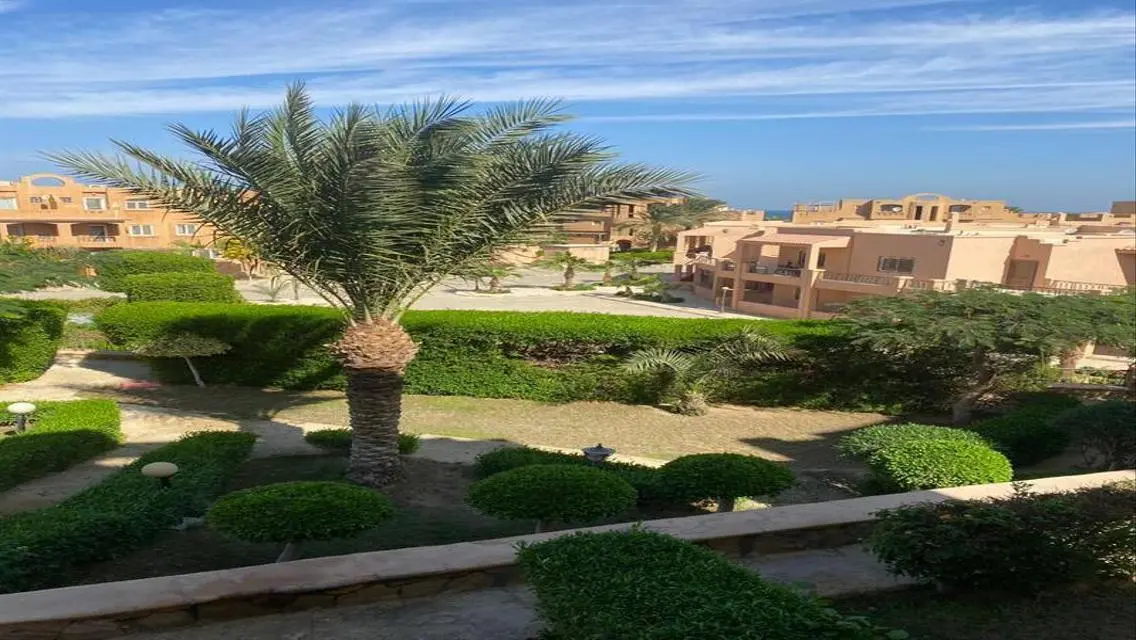 شاليه مميز للبيع فى قريه امباير السخنه بسعر مميز.