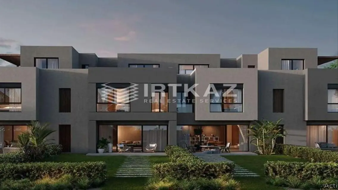 Luxurious Mansion with Lake View