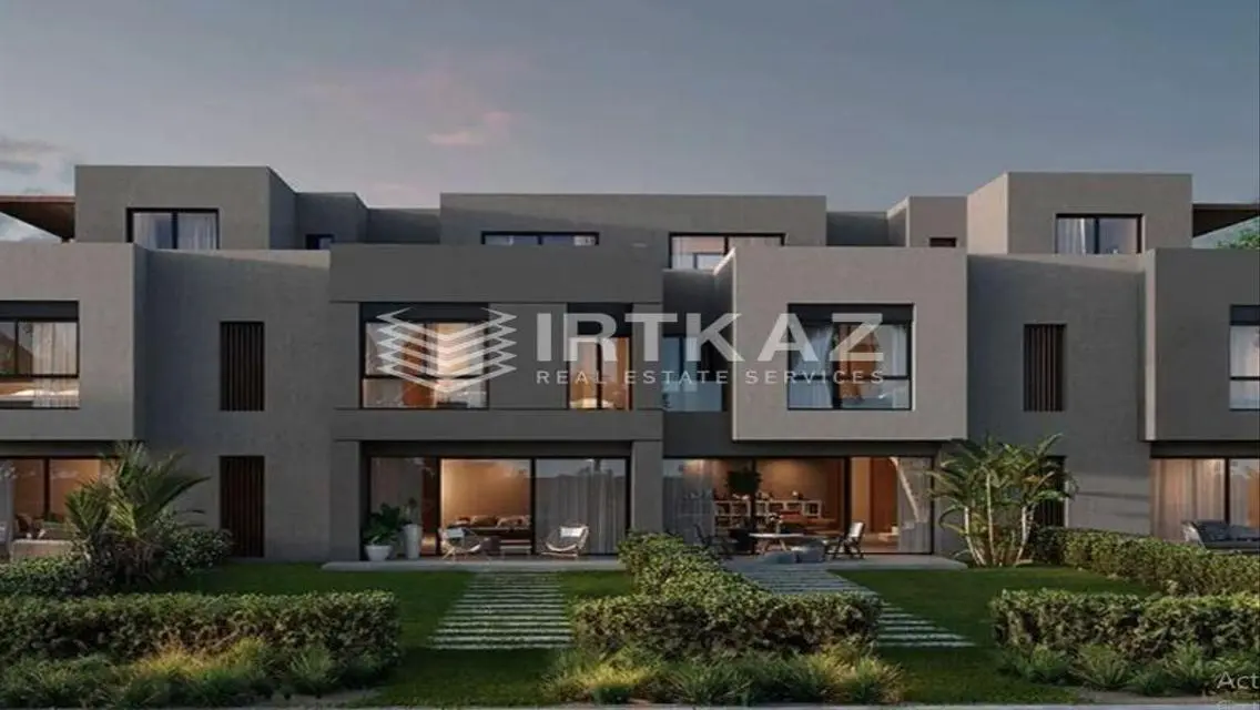 Luxurious Mansion with Lake View