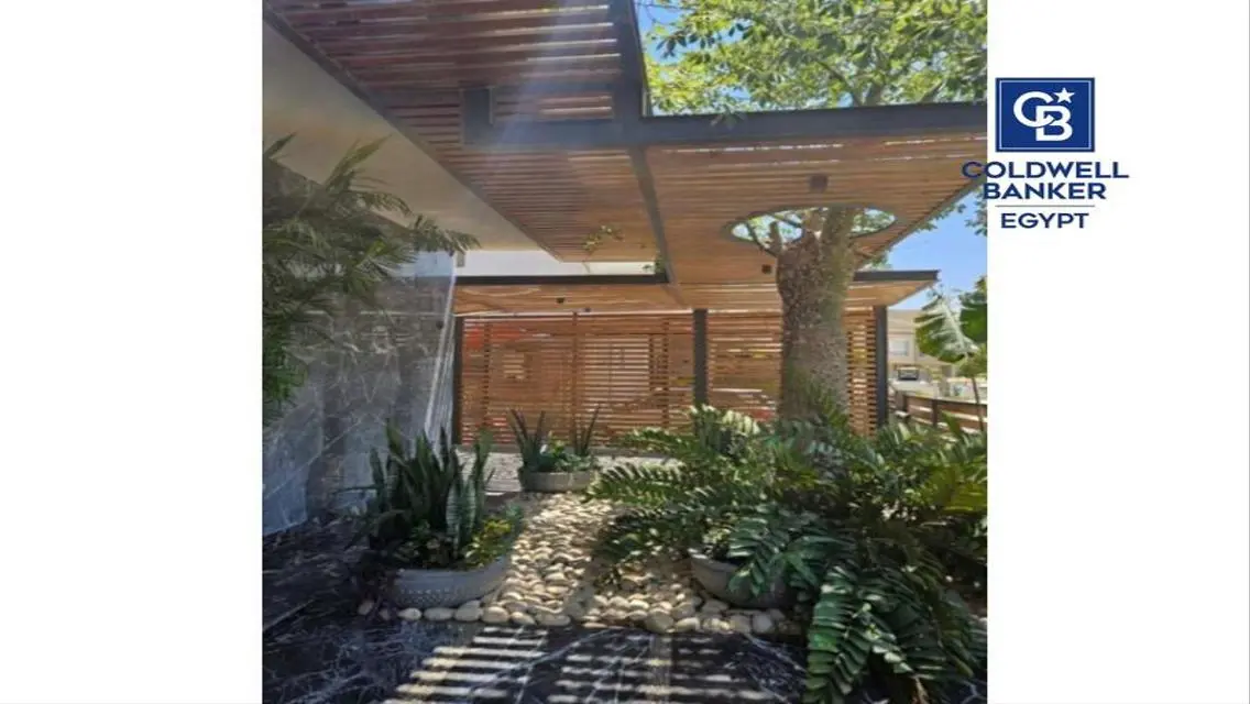 twin house in Palm Extension (the crown)