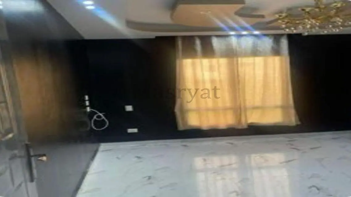 فيلا فاخرة للبيع في موقع مميز