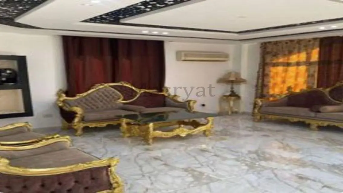 فيلا فاخرة للبيع في موقع مميز