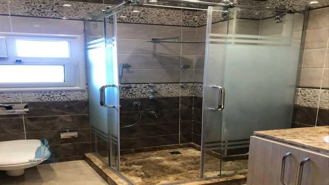 فيلا فاخرة للبيع وسط مدينة حديثة