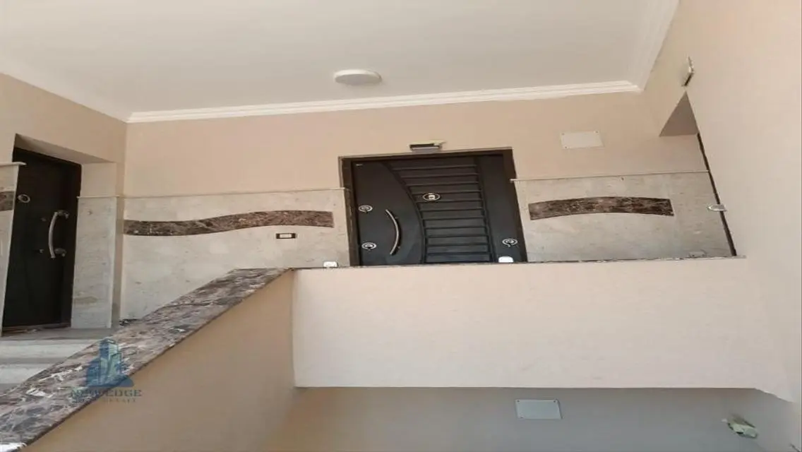 فيلا فاخرة للبيع وسط مدينة حديثة