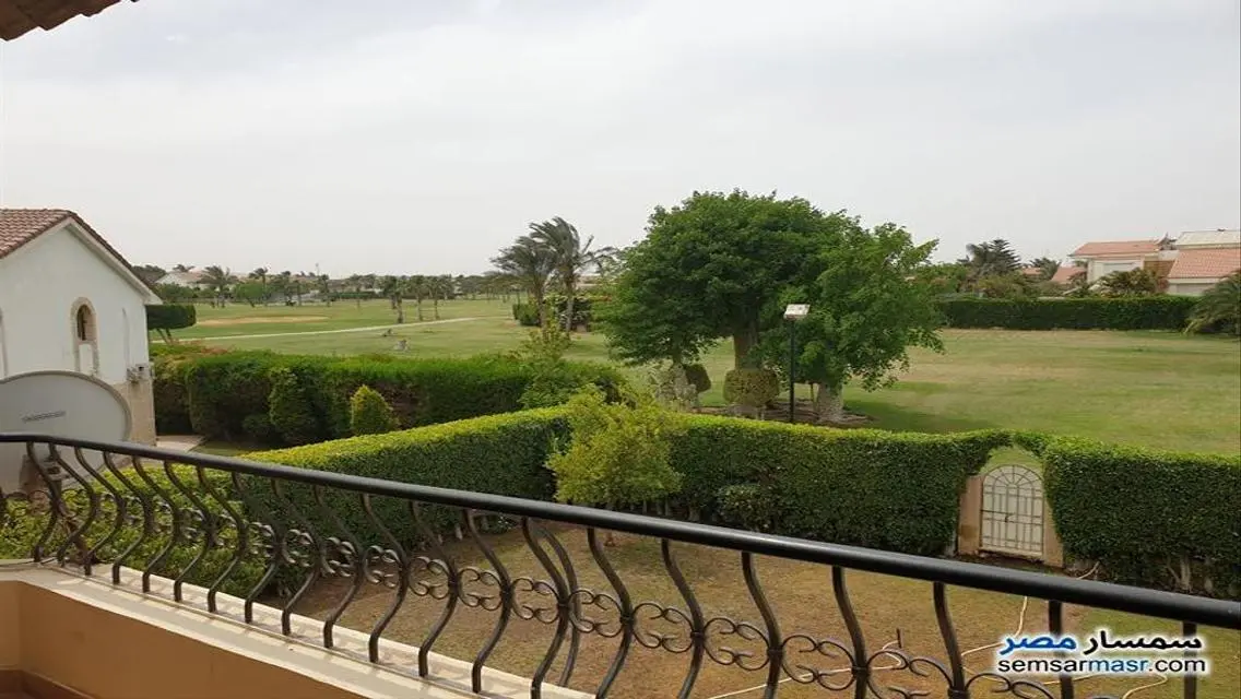 Luxury Villa with Garden and Pool Near Major Landmarks