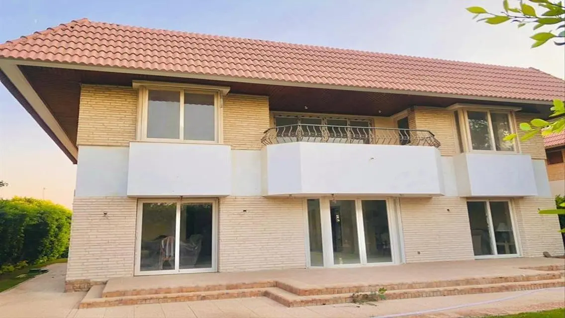 Luxury Villa with Garden and Pool Near Major Landmarks