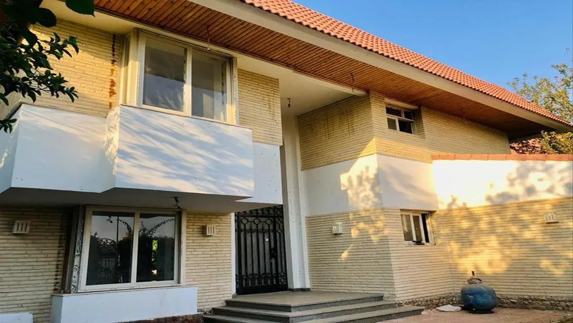 Luxury Villa with Garden and Pool Near Major Landmarks