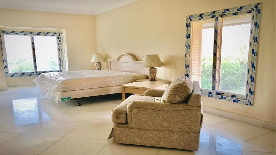 Luxury Villa with Garden and Pool Near Major Landmarks