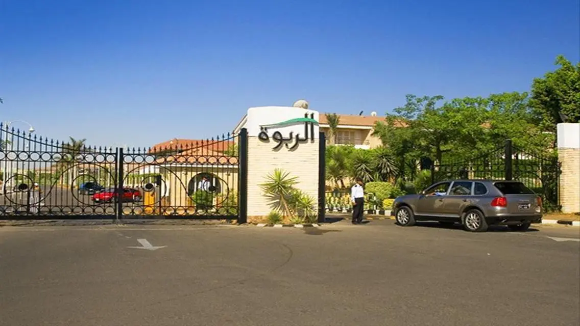 Luxury Villa with Garden and Pool Near Major Landmarks