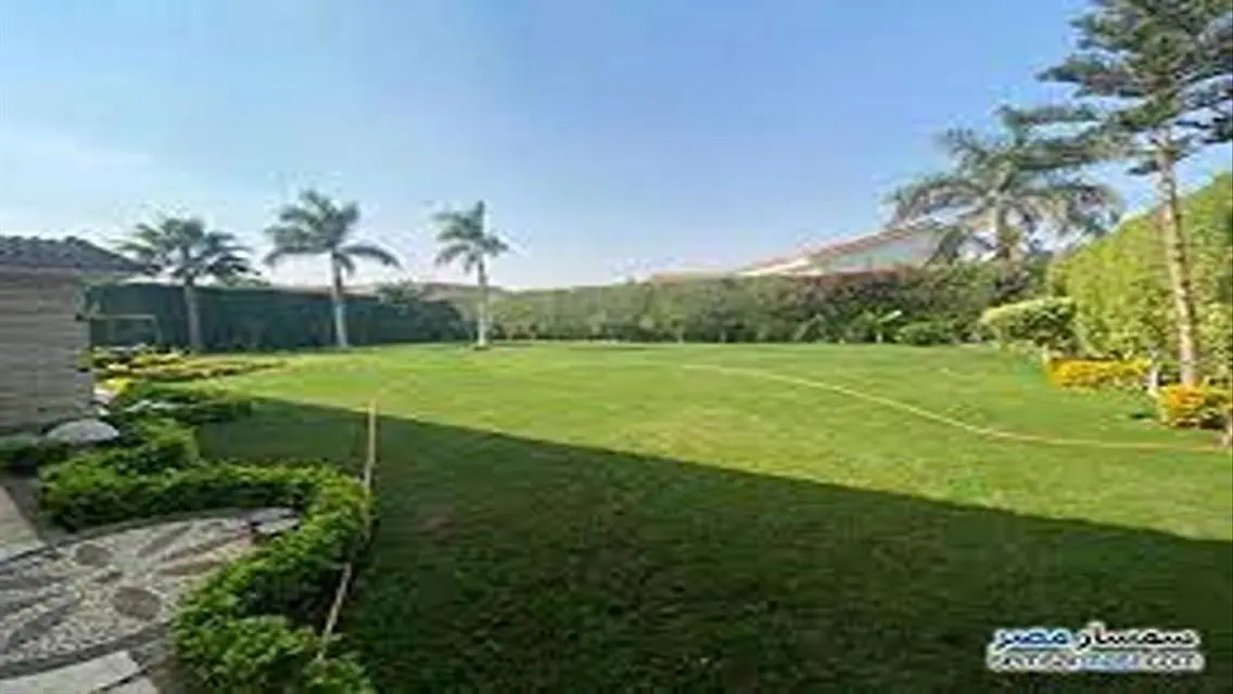 Luxury Villa with Garden and Pool Near Major Landmarks