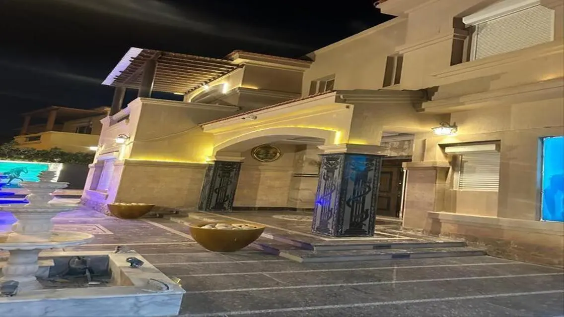 قصر للبيع بكمبوند جاردينيا اسبرنجز 1700م
