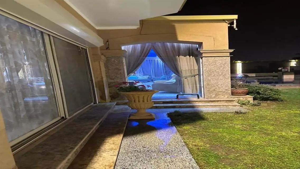 قصر للبيع بكمبوند جاردينيا اسبرنجز 1700م