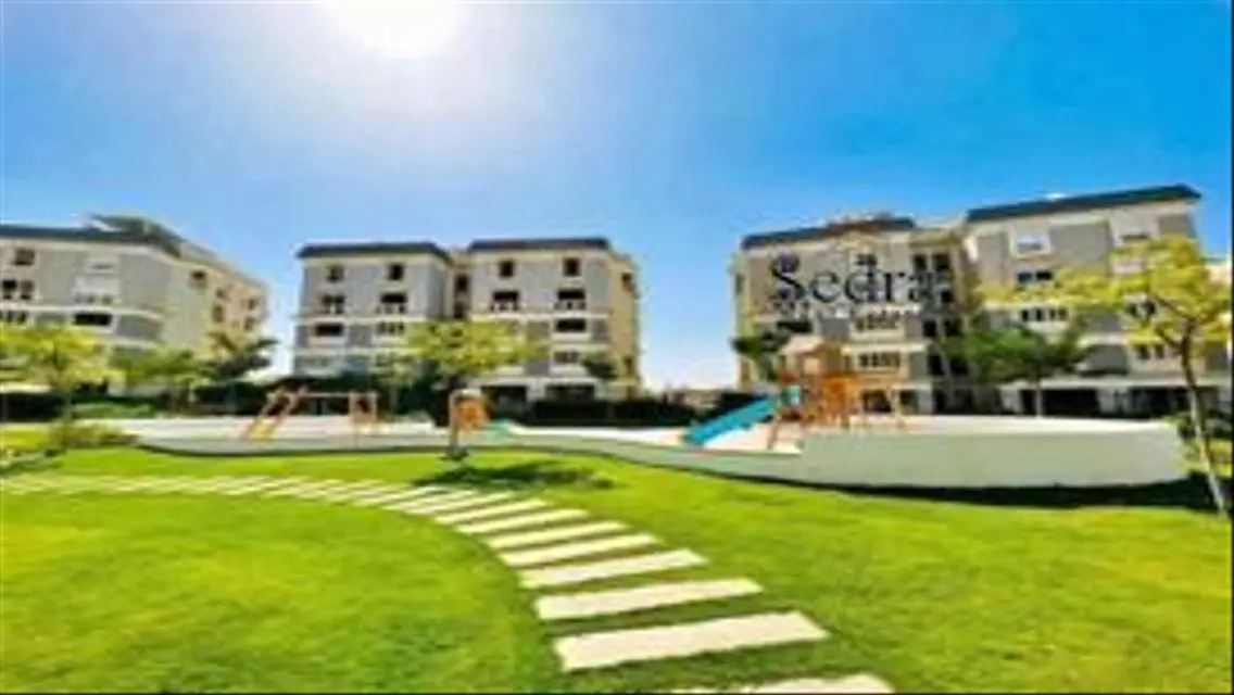 Luxurious Apartment with Stunning Lake View