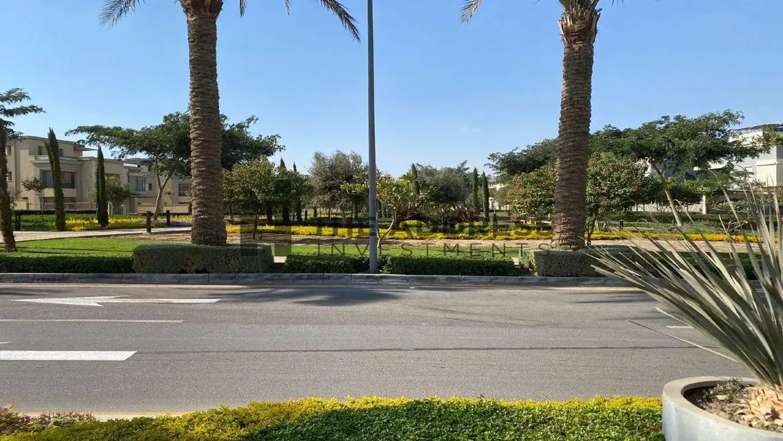 شقة فاخرة للبيع بإطلالة ساحرة