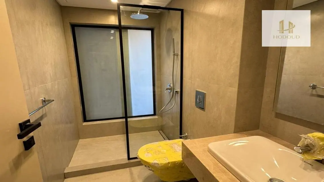 شقة فاخرة للبيع بمساحة واسعة