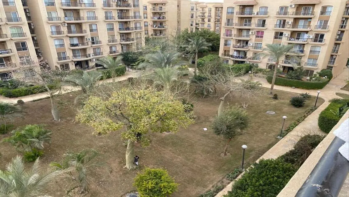 شقة فاخرة للبيع بسعر مغري في قلب المدينة