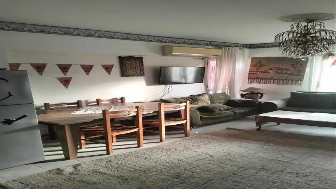 شقة فاخرة للبيع بسعر مغري في قلب المدينة