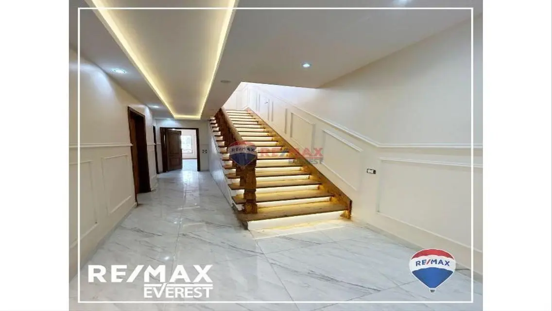 شقة رائعة 2009 بمساحة 166 متر مربع