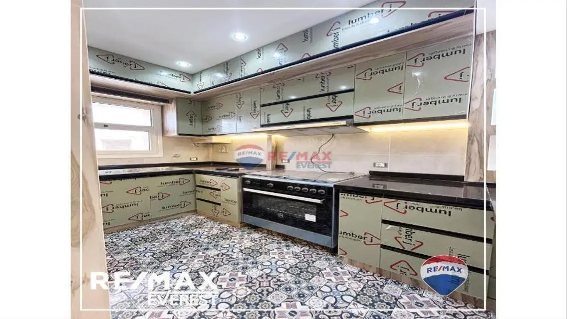 شقة رائعة 2009 بمساحة 166 متر مربع
