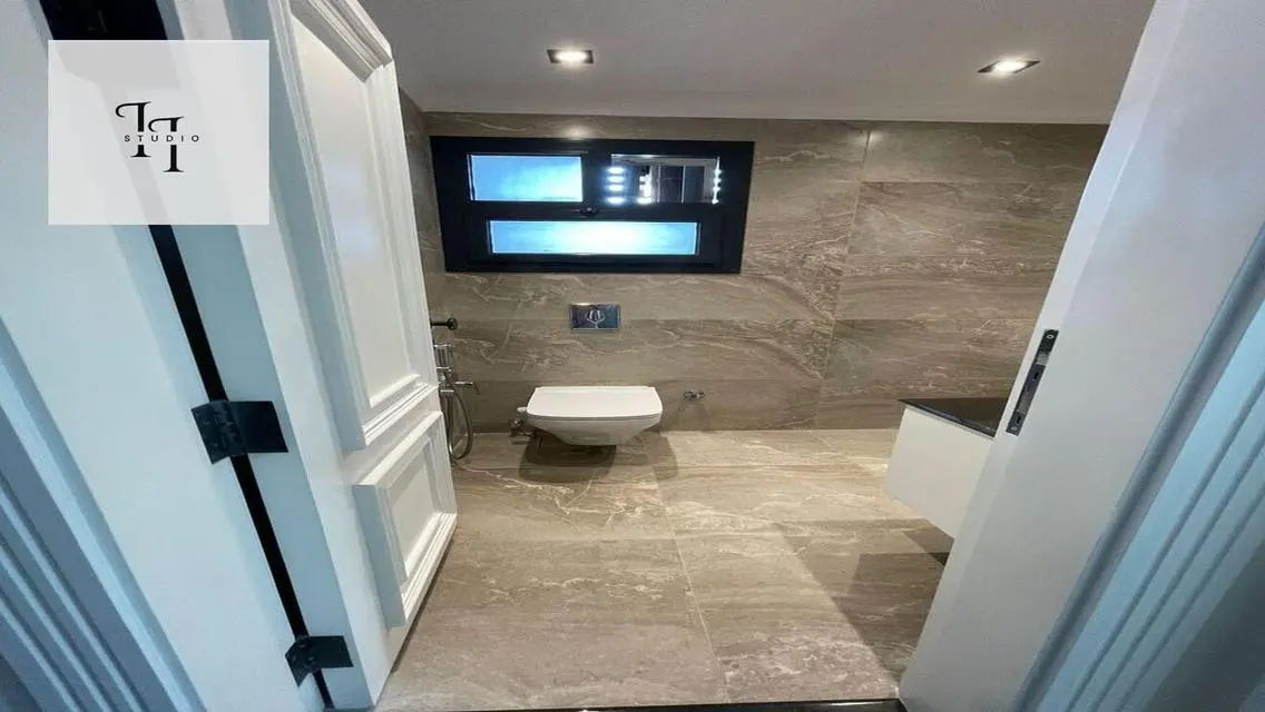 Apartment for rent semi furnished in Azad Compound