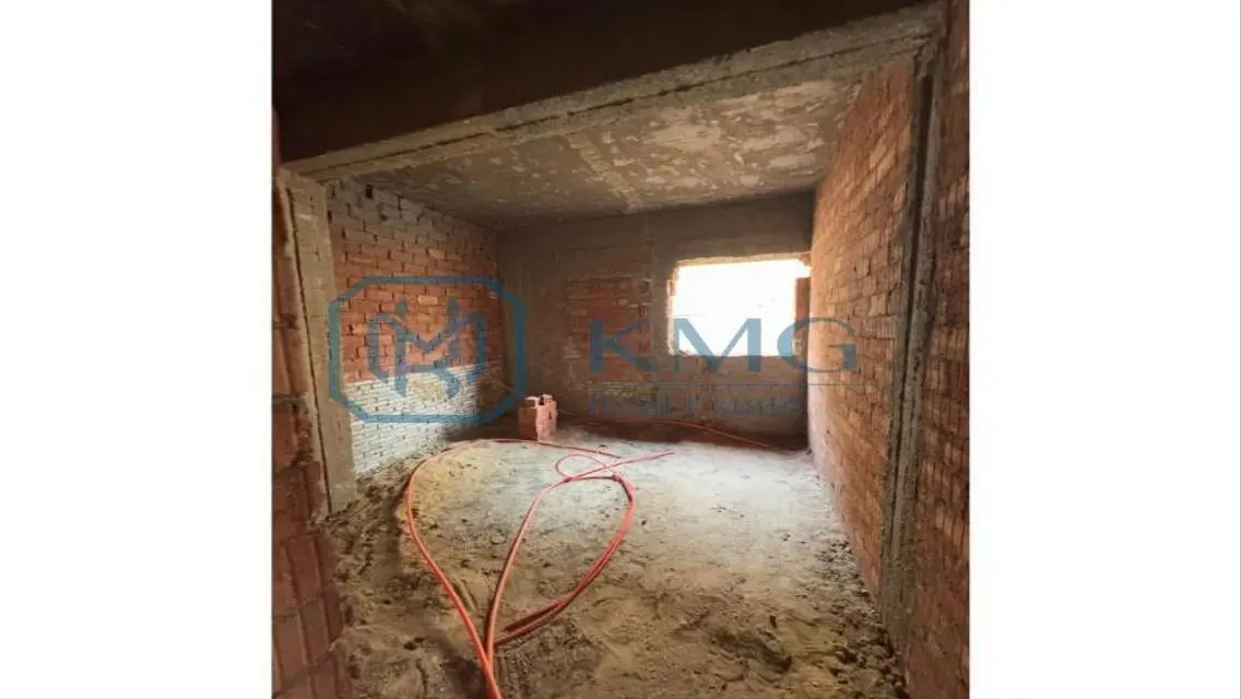 Stunning 3-Room Apartment for Sale with Balcony and Dressing Room