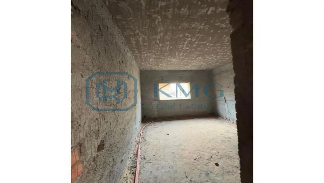 Stunning 3-Room Apartment for Sale with Balcony and Dressing Room