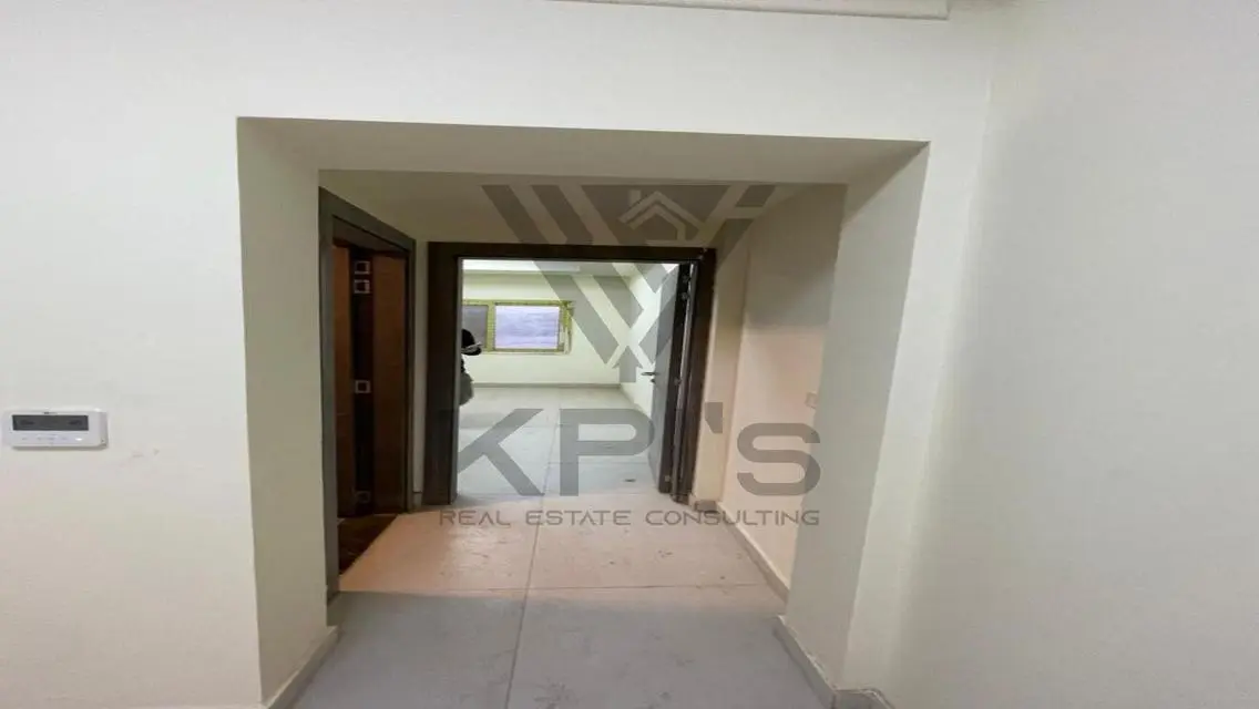Office for rent at lowest price in Elegantry Mall