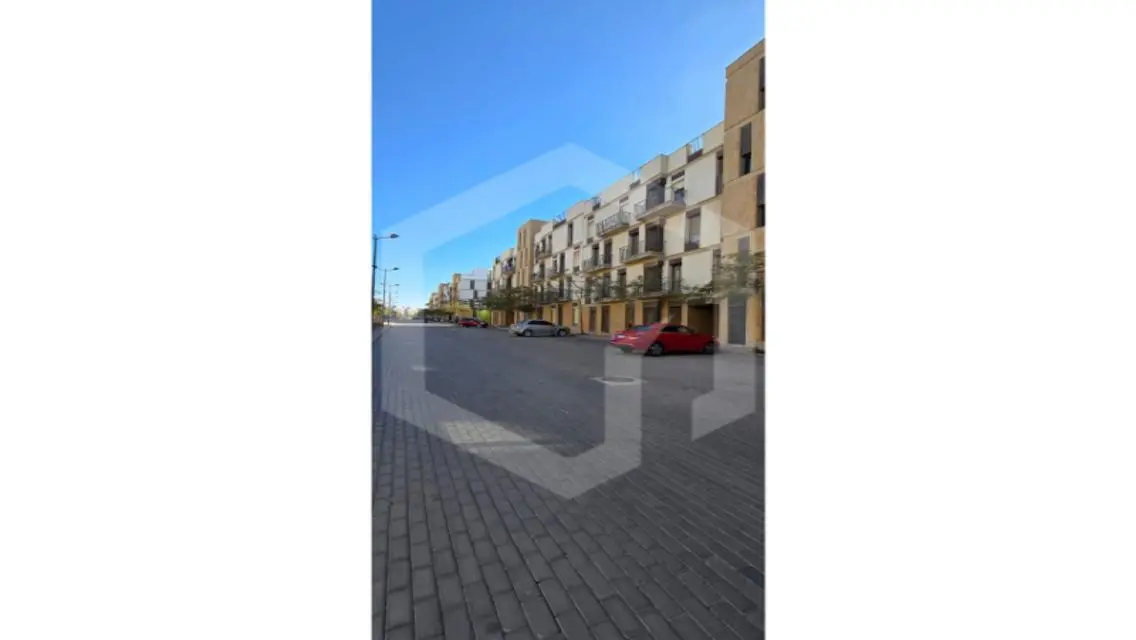 Lowest Price – Penthouse Finished in Courtyard    