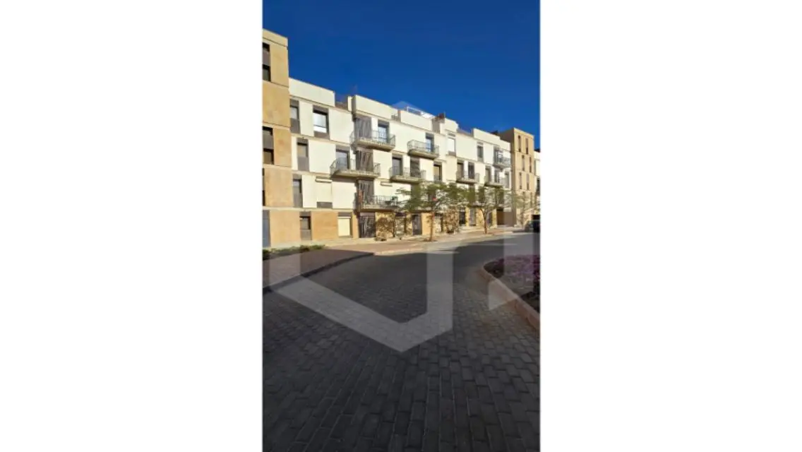 Lowest Price – Penthouse Finished in Courtyard    