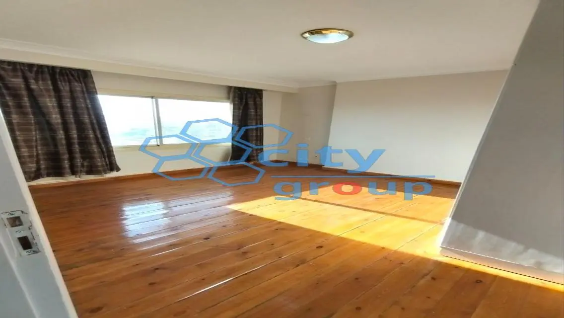 Spacious Apartment for Sale in City - 350 sqm
