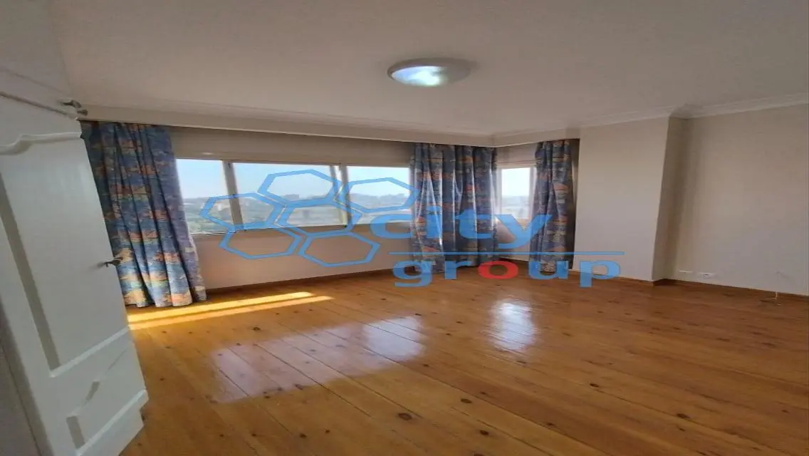 Spacious Apartment for Sale in City - 350 sqm